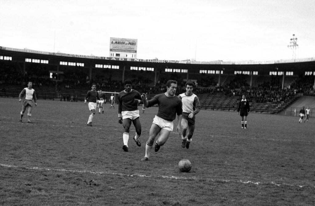 article 26959 football photo